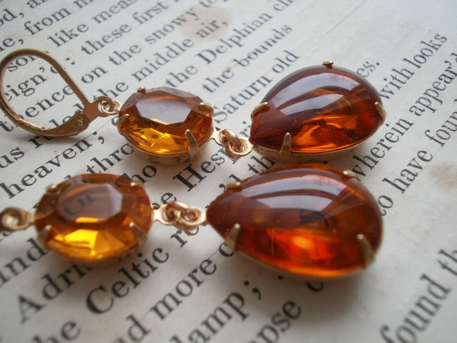 SALE vintage citrine rhinestone earrings, anna wintour inspired earrings. Emerge.