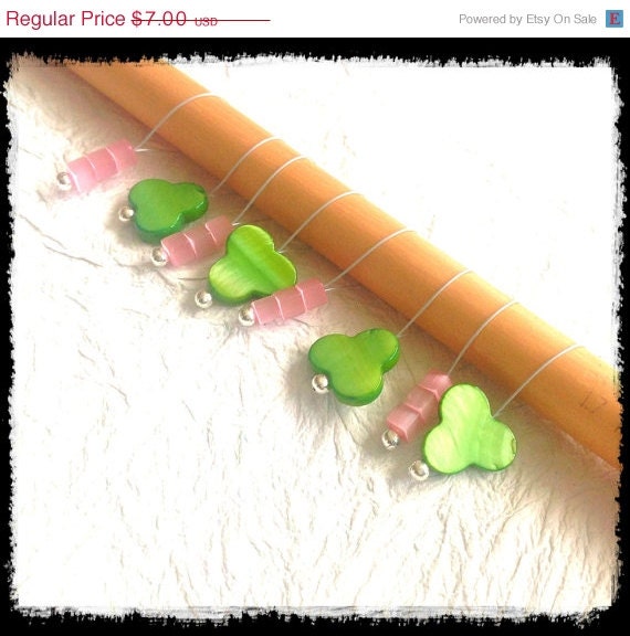 Spring Clearance Sale Snag Free Stitch Markers Large Set of 8 - Green Shell and Pink Glass - N82 - Fits up to size US 17 (12.75) Knitting N