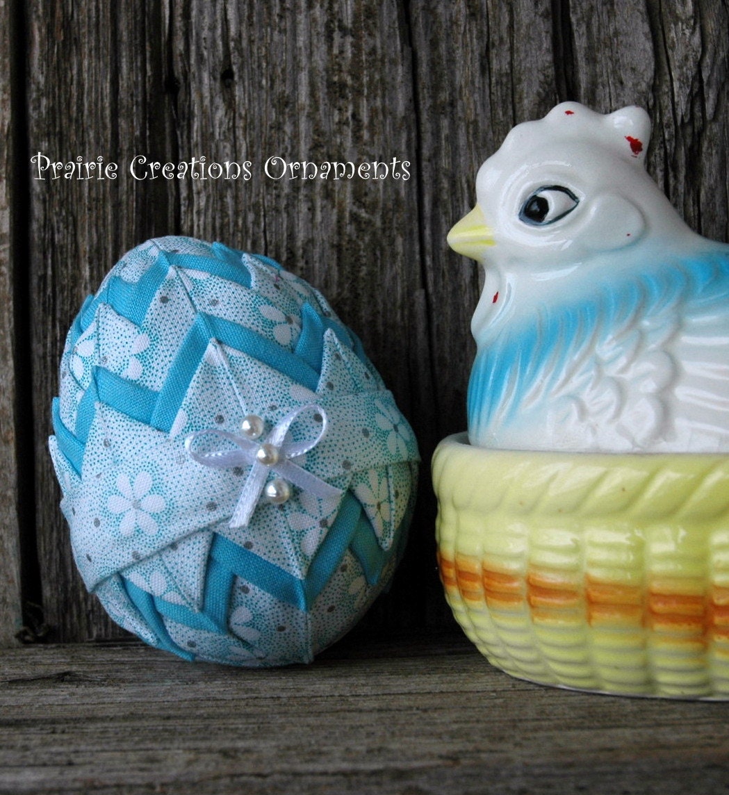 Quilted Ornament Easter Egg Shaped Aqua and White Daisies