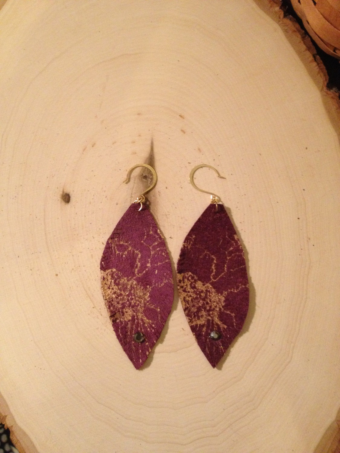 Leather Suede featherlight purple earrings