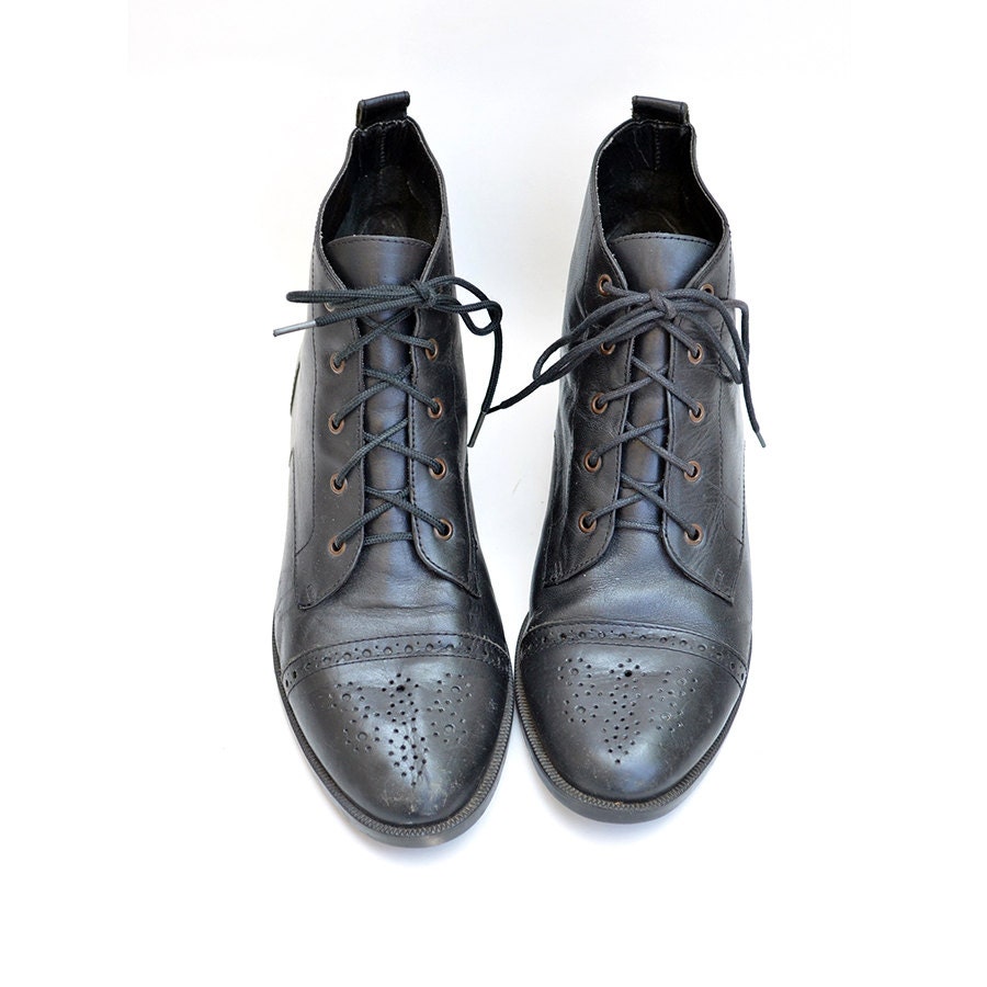 size 8.5 black leather CUT OUT details ankle boots