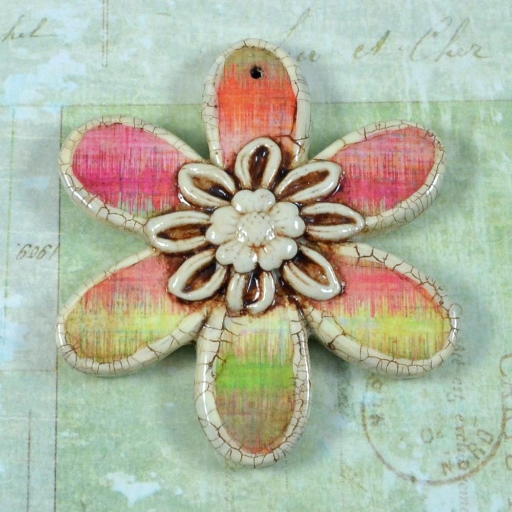 Vintage Chic Daisy Pendant  0413-11