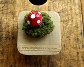 Toadstool Pin