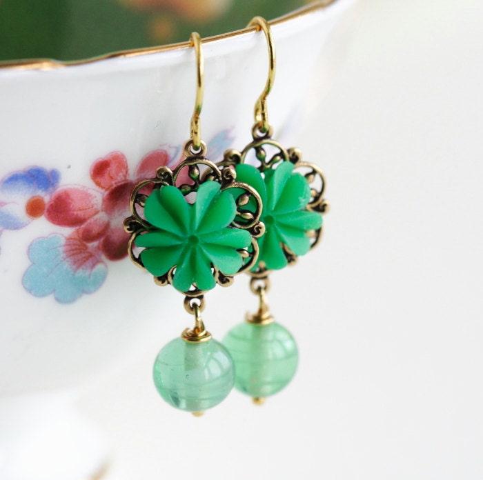 Emerald Green Earrings, Flower Earrings, Wedding Jewelry, Bridesmaids Gifts, Drop Earrings