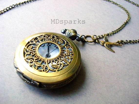 Victorian Vintage-Style Pocketwatch Necklace