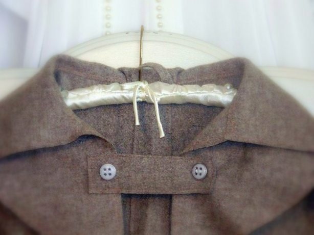 Handmade Wool Capelet, DRAFTY, Tamilyn Original, gray,taupe,buttons,collar,xs,wrap,shawl