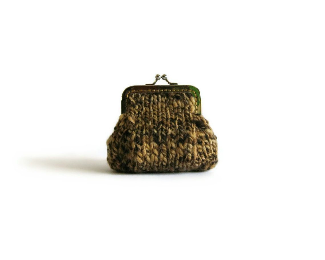 Retro Coin Purse Knitted in Twine Brown and Beige
