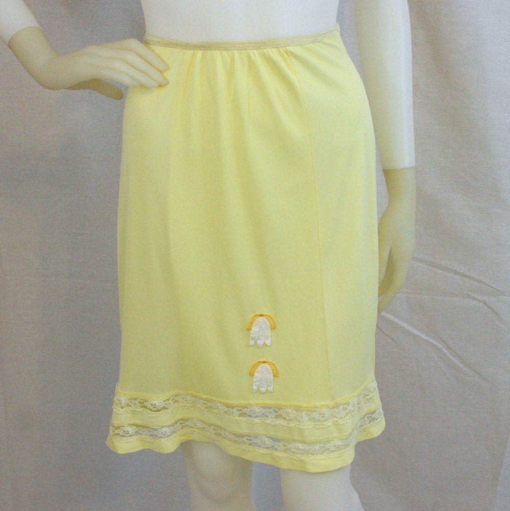 60s Yellow Half Slip With White Tulip Appliques - Vintage Lingerie