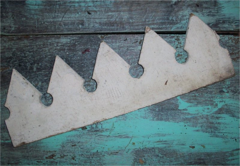 Vintage Chippy ARCHITECTURAL GINGERBREAD TRIM - Original Paint, fancy sawn house porch trim molding- shabby chic farmhouse salvage 15 inch