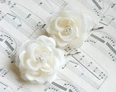Wedding Hair Flower /  Bridal Hair Piece / Bridal Headpiece (includes 2 Ivory hair pins) Vintage Wedding Flowers