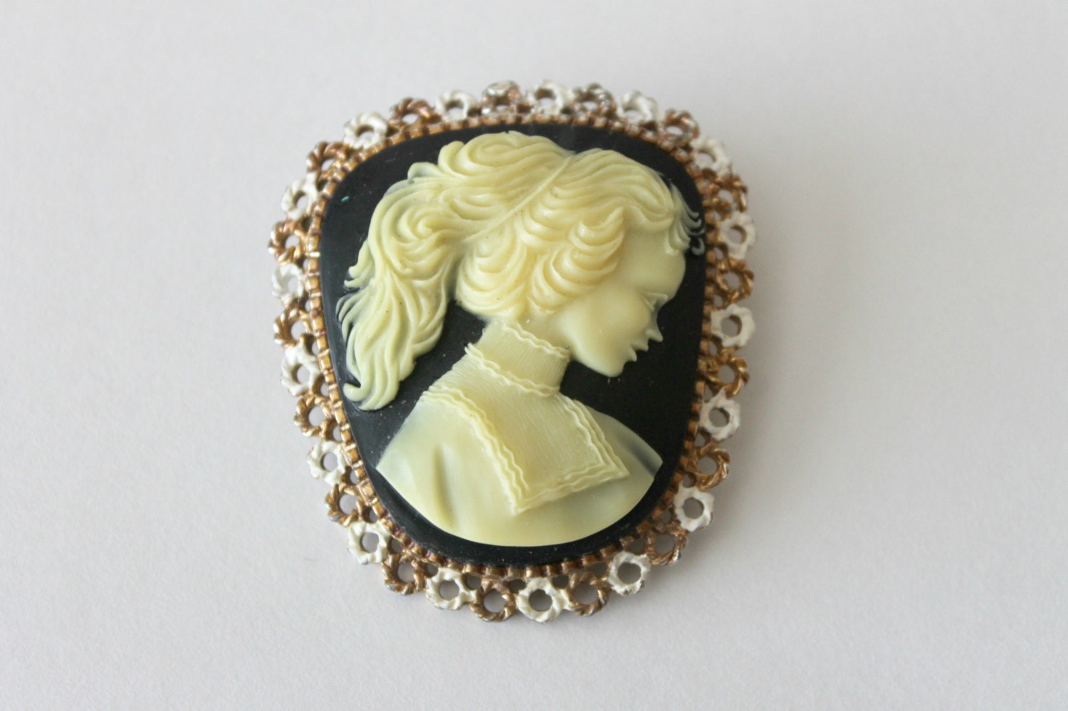 Victorian Brooch / Celluloid Cameo Brooch / 1910s Brooch Pin