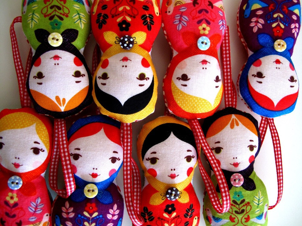 Babushka Decorations x set of 10 random colours mini matroyshka 3.5inch