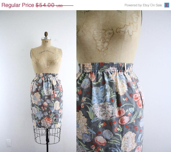 50% off Shop Closing Sale Vintage Skirt . 80s Fitted Skirt . Gray Pastel Floral Skirt . Small