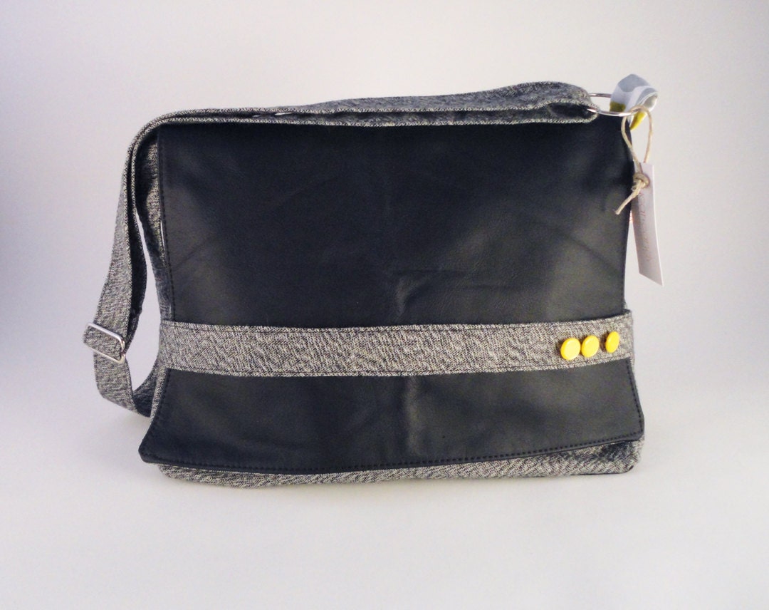 Messenger Bag - the Triangle Messenger