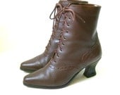Vintage 80s brown Leather Lace Up Ankle  Granny  Boots. Size 7 1/2