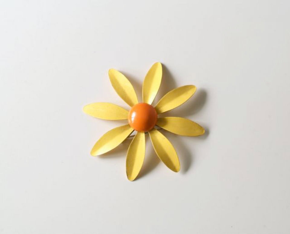 1960s Enameled Daisy Flower Brooch, Retro Jewelry, Mod, Modern Jewelry, Spring and Summer, Woodland Flower Brooch
