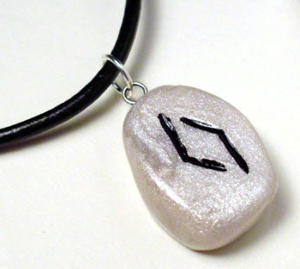 Success Rune Necklace - Jera