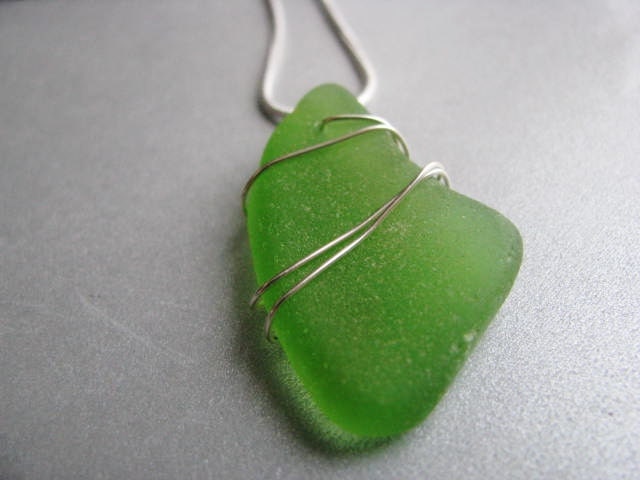 Sea Glass Pendant - Kelly Green - Sterling Silver - Wire Wrapped - Beach Glass