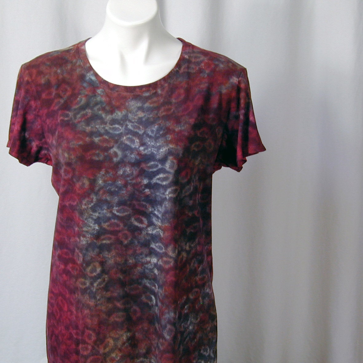 Leaf Dancer Atomic Lace Bamboo Tee in Scarlet, Ochre, Rust, and Ash (extra large)