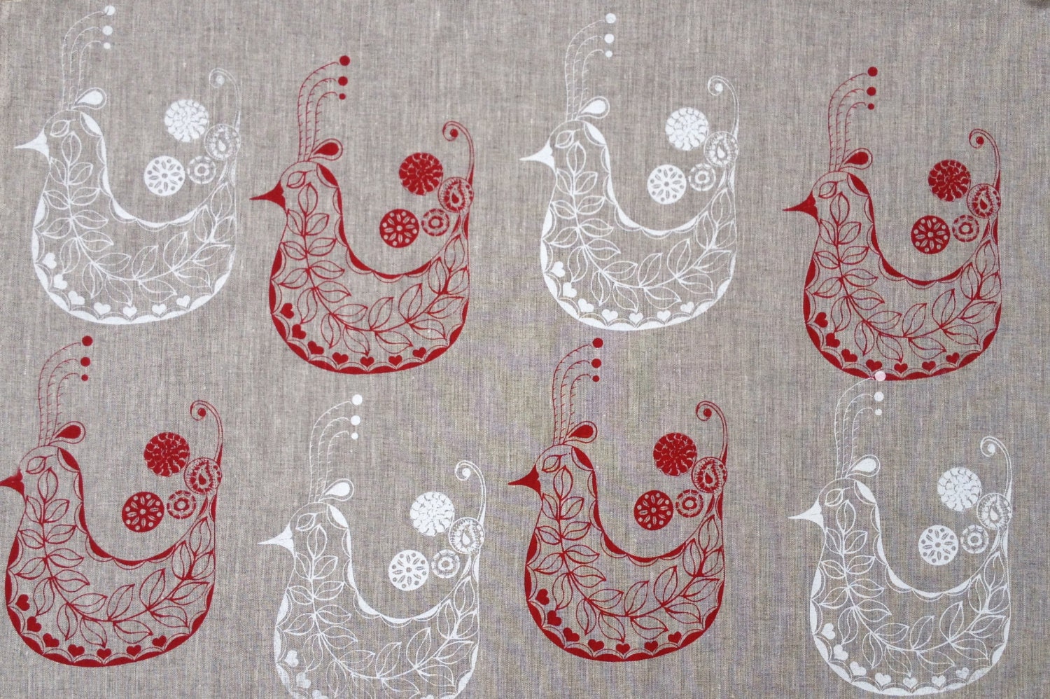 Scandinavian Bird in red and white. Fat Quarter