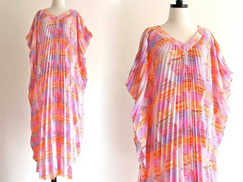 70s Pleated Tent Caftan Kaftan Boho Hippie Stripe Resort Beach Maxi Dress Muu Muu . One Size . D046 . No.315.5.23.13