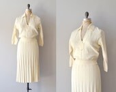 1950s dress / 50s knit dress / Vanilj boucle knit dress