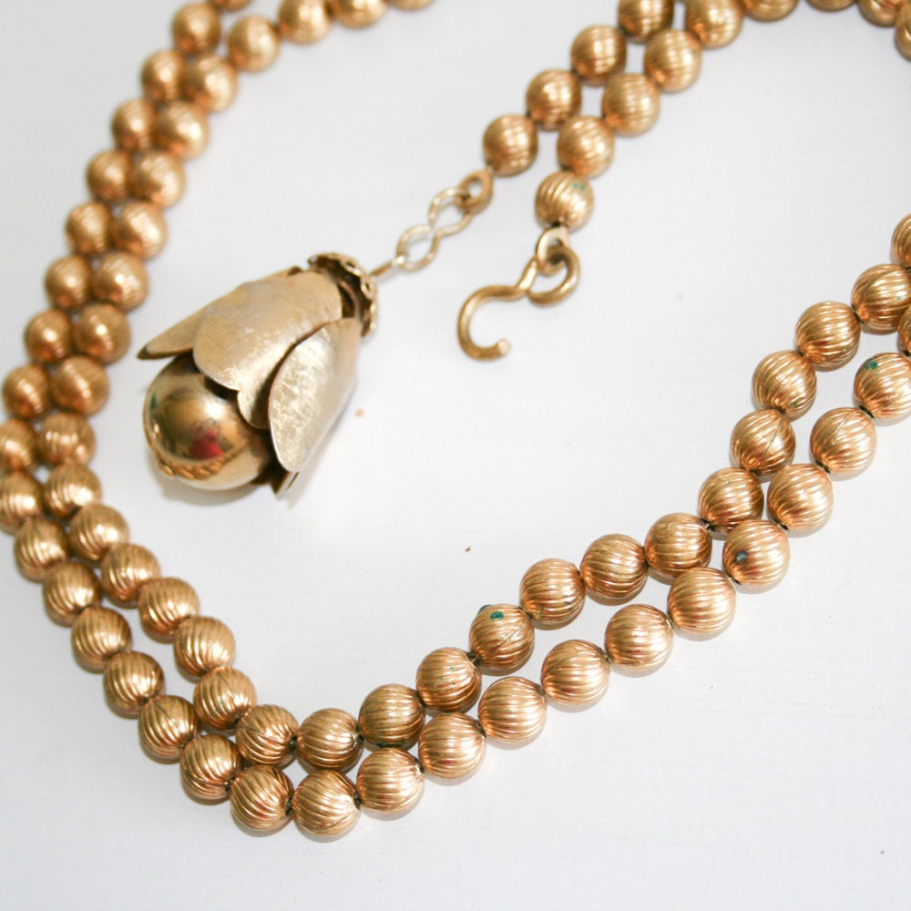 Chunky Flower And Textured Ball Chain Necklace