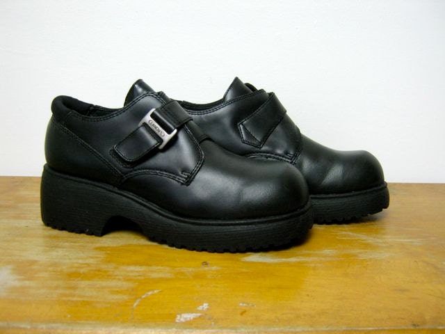 Vintage black leather chunky platform buckled goth ankle boots // women's 10