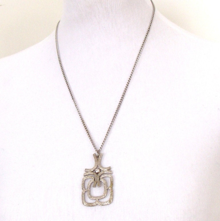 Vintage 1970's Silver Pendant Necklace