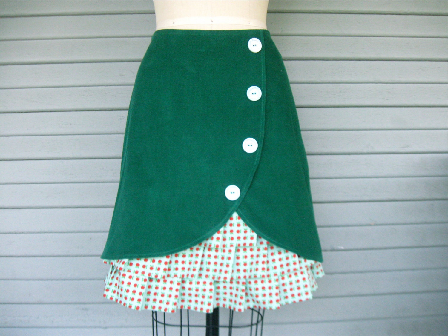 Sour Apple ruffle front skirt Sz 6