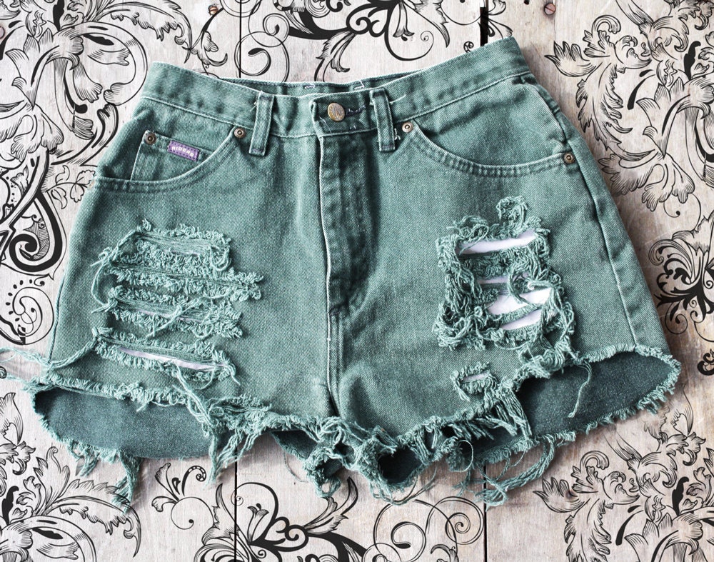 vintage green denim frayed cutoff shorts / size medium / high waisted