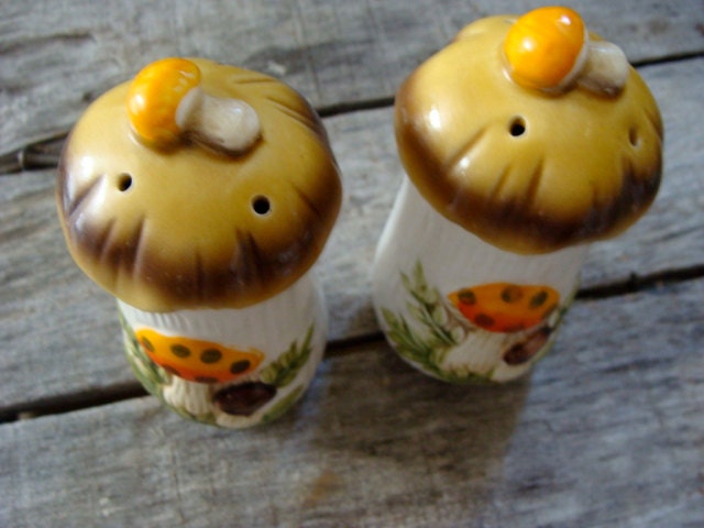 Vintage Show Stopper Mushrooms  Salt and Pepper Shakers