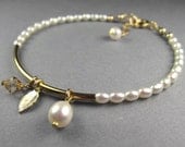 Gold and pearl bracelet with modern gold bar, wedding jewelry, charm bracelet, bangle