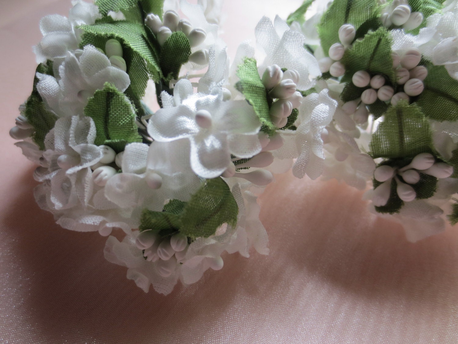 1 bunch Silk Flowers in White for Bridal, Boutonnieres, Corsages, Bouquets, Wreaths
