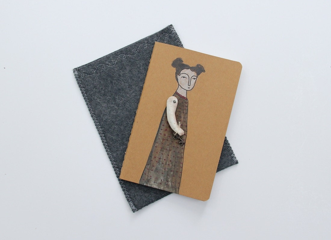 Moleskine Cahier Journal girl in grey-girl with key