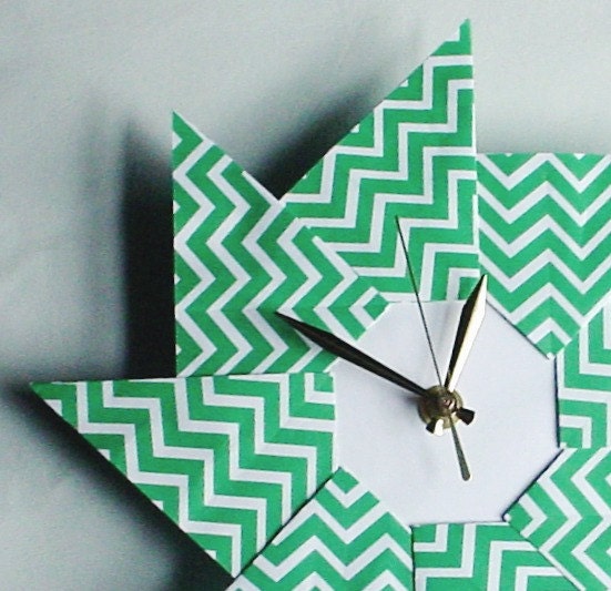 St. Patrick's Day Chevron Origami Clock - Green - Giftedpapers St. Patrick's Day Chevron Origami Clock - Green - Giftedpapers