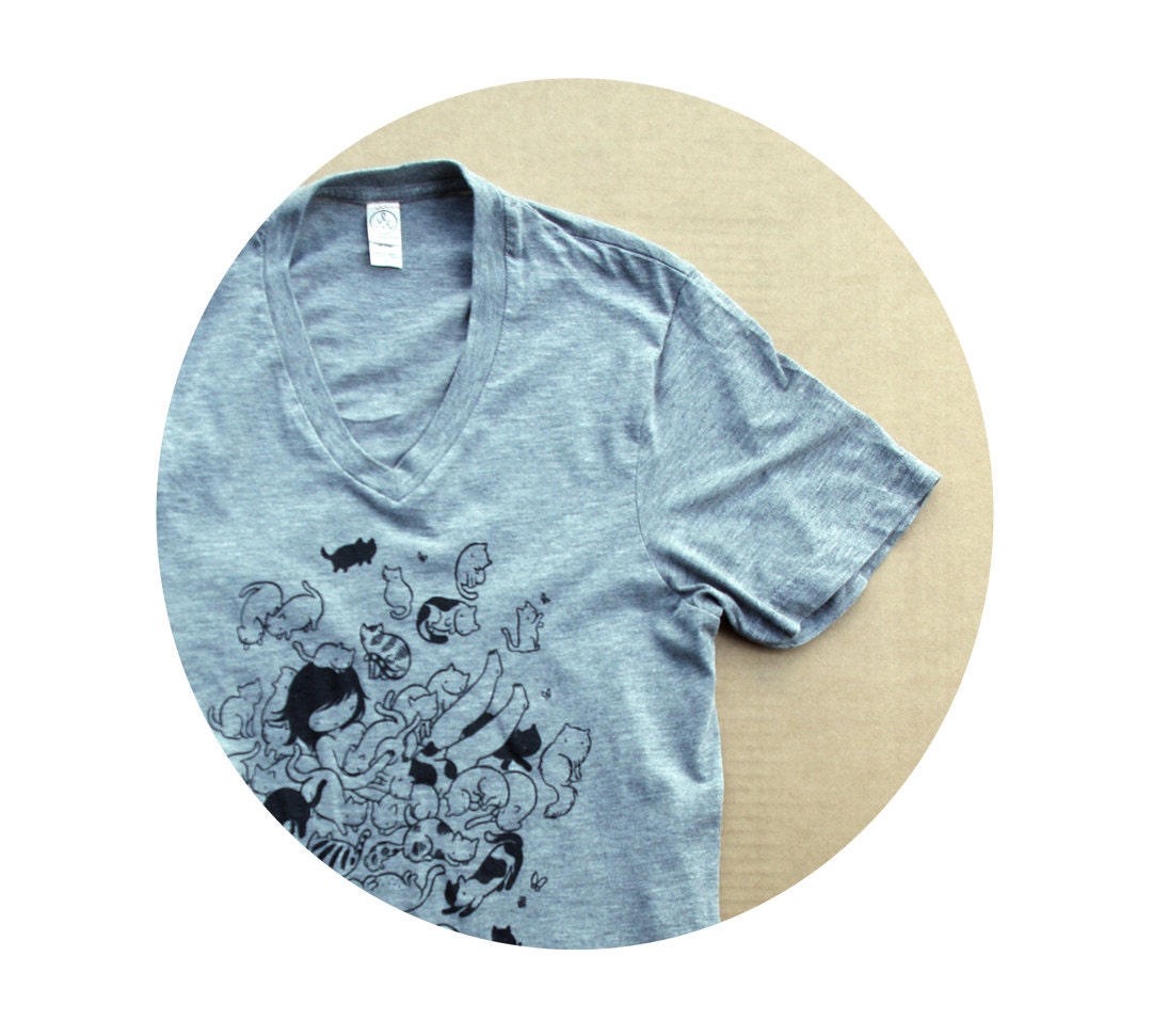 Cute Unisex V-neck Gray Kitten Art Tshirt