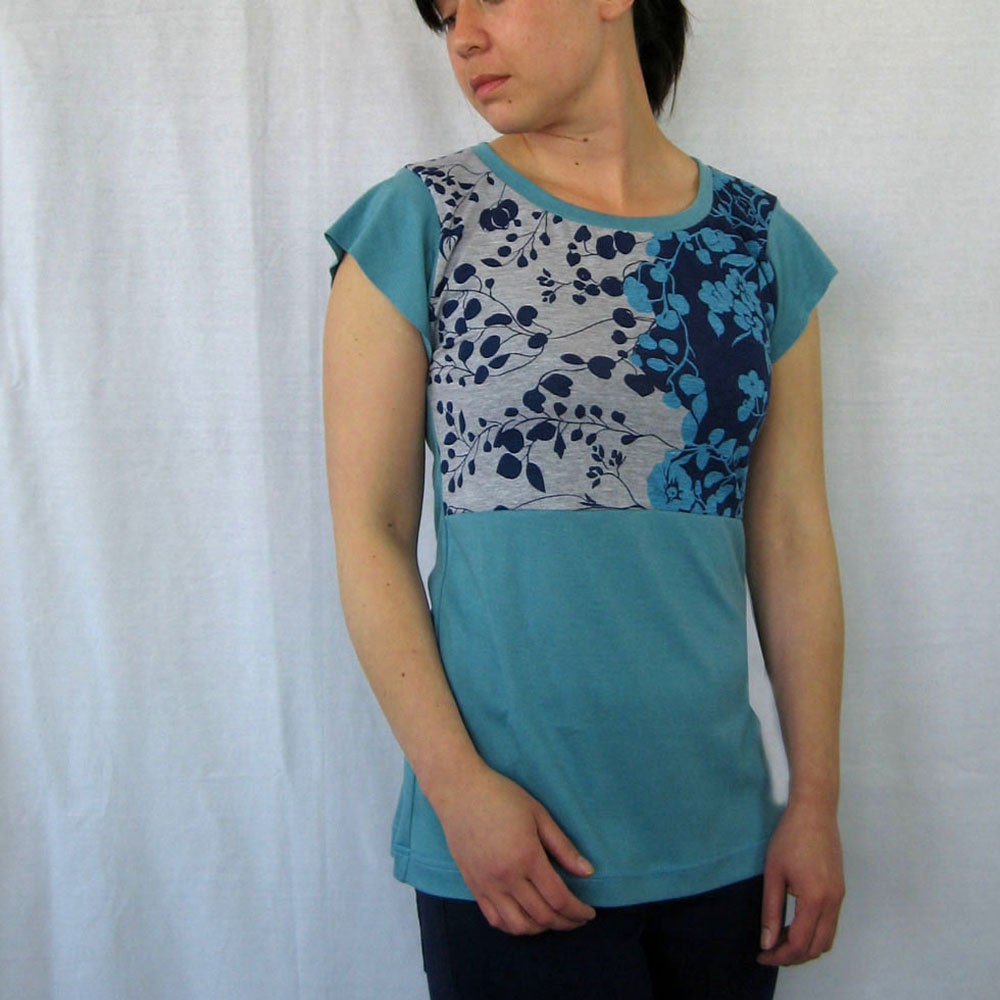20% off Spring Colorblock Flower Tee in Blues
