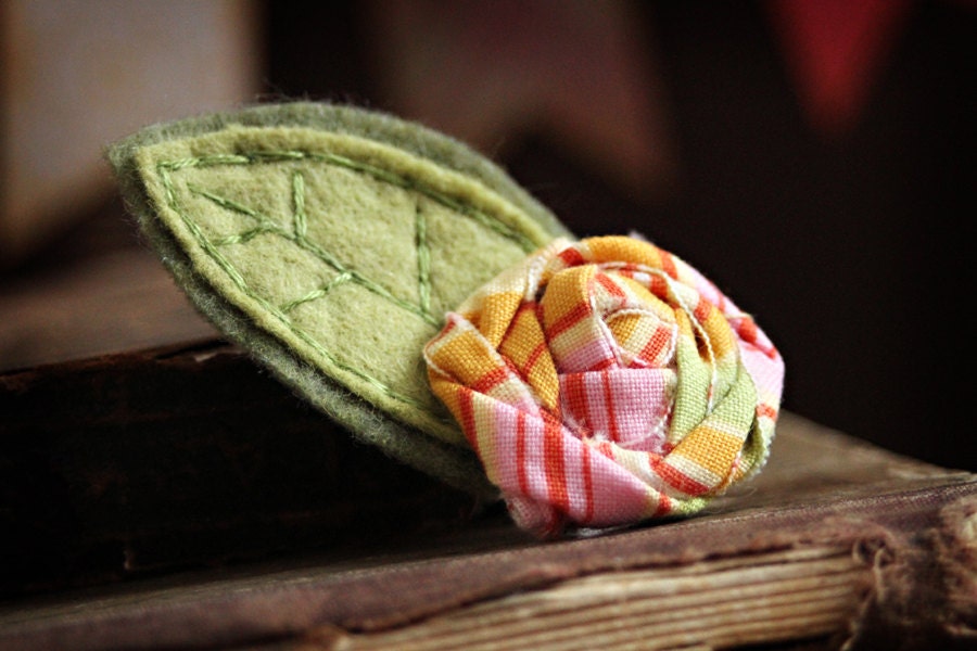 a cute little spring flower hair clip