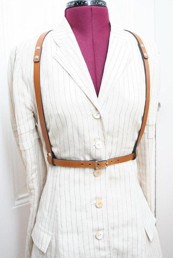 Jane Light Leather Harness in Caramel Brown