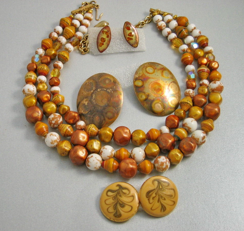 Vintage 1950, Gold Pearl, Milk Glass 3 Strand Beaded Necklace, Earrings, Golds