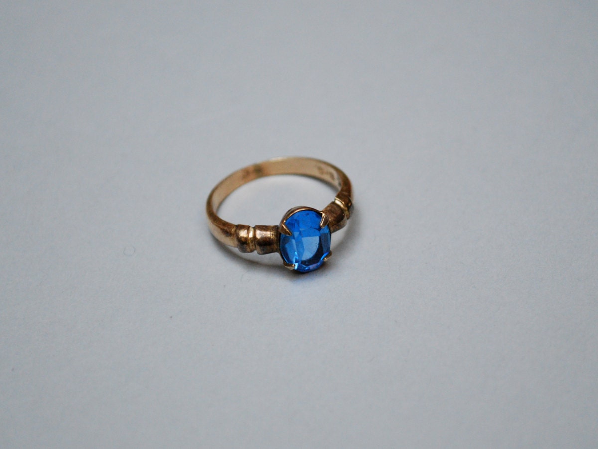 1920s art deco ring with blue stone