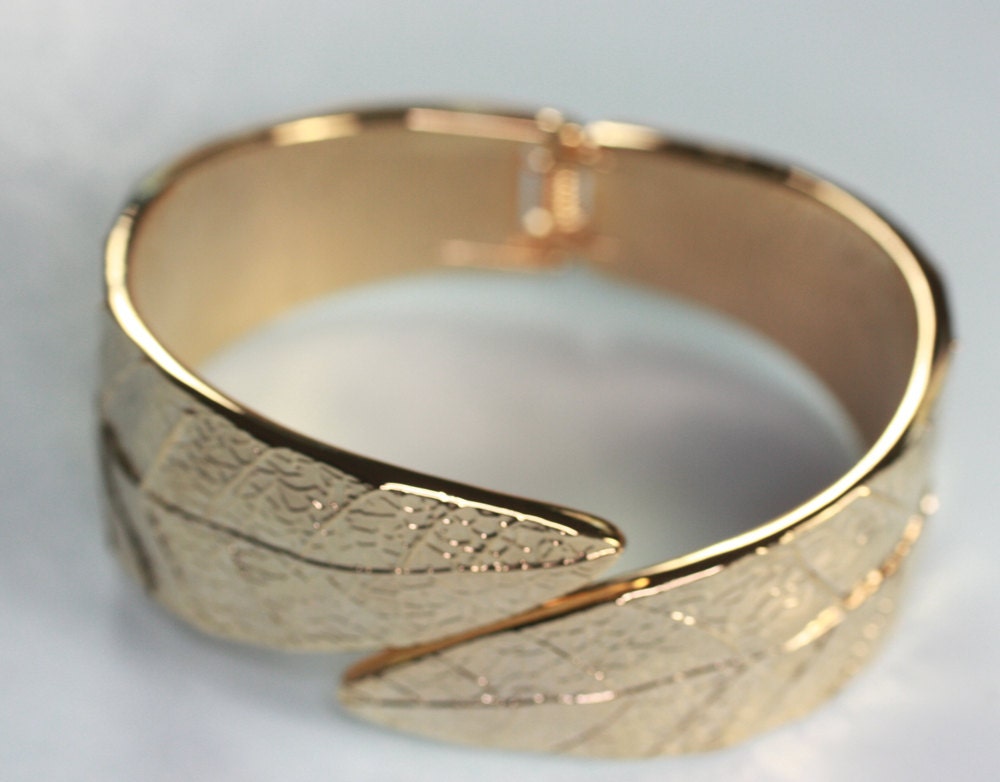 Gold Tone Clamper Bracelet Leaf Design Vintage