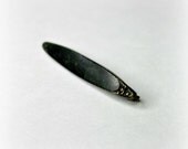 Tiny Antique Edwardian Black Lingerie Pin - Baby Pin - Japanned - Mourning - C1910 - Doll Jewelry - Dru - Jumeaux