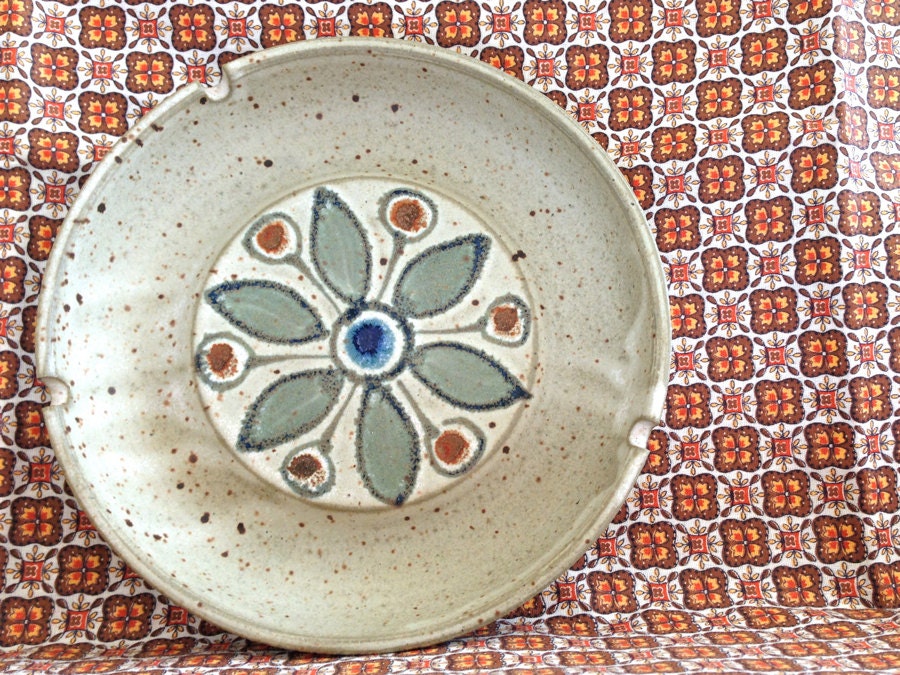 AToMiC FLoRaL STaRBuRST PoTTeRY BeauTY . Hand Crafted OTAGIRI Ashtray