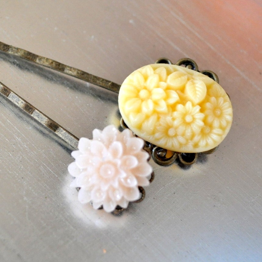 Pastel Yellow Wedding Hairpin Set. Floral Bobby Pin Hairpins