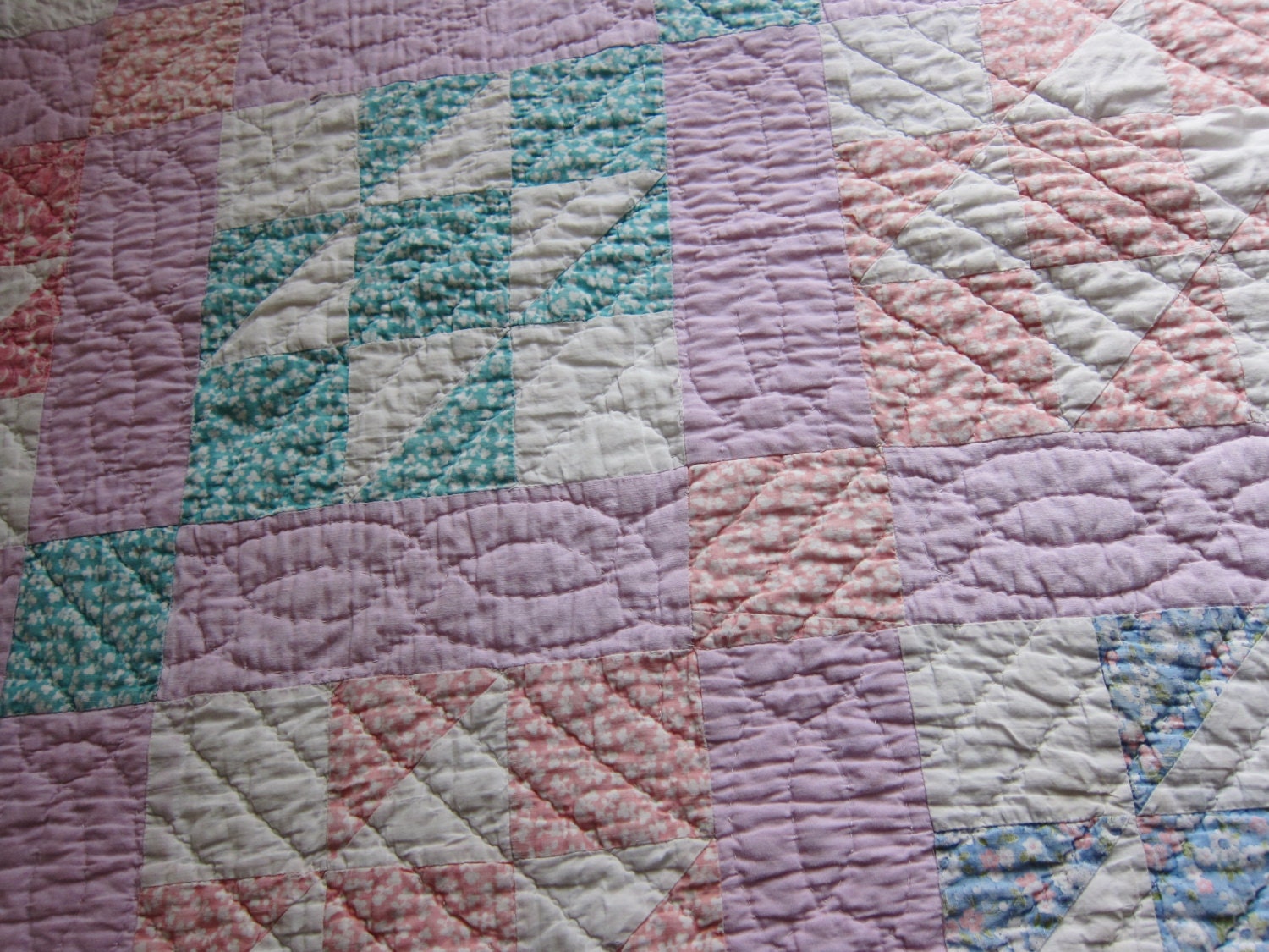 1930s quilt, hand quilted, Road to California, feedsack