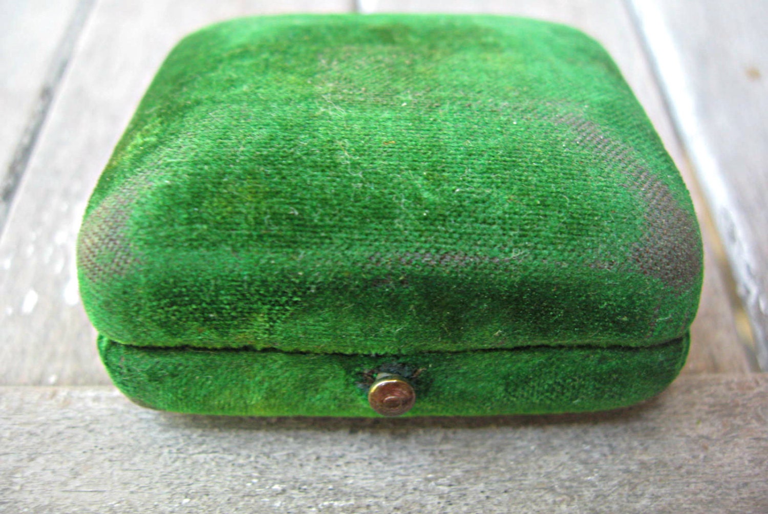 Antique vintage ring/jewelry box, green velvet from Portland Oregon, vintage wedding, tattered velvet box