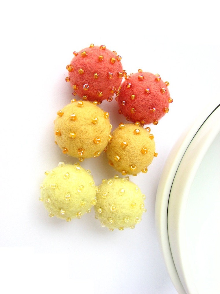 Set of 6 felted round wool beads decorated with seed beads (burnt orange, lemonade, yellow mellow)