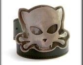 Outlaw Kitty Belt Buckle by WATTO Distinctive Metal Wear / Medium Handmade Metal Cat skull Buckle-Red Medium